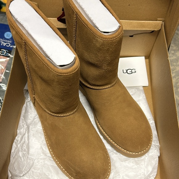 Ugg boots - Picture 1 of 4